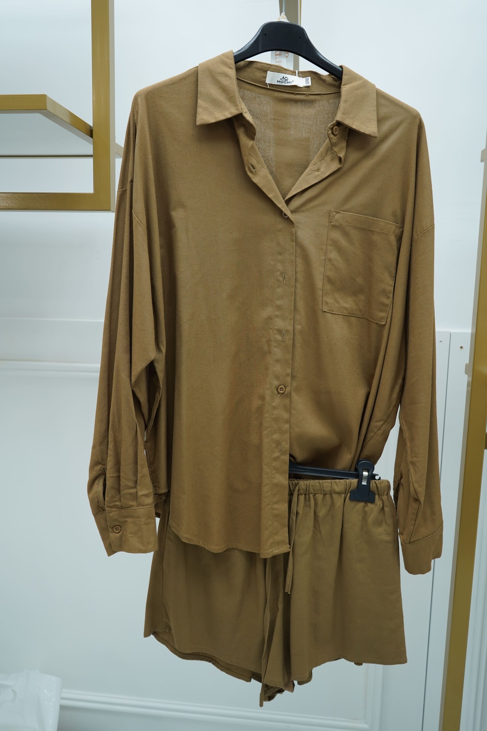 conjunto castanho camisa e calcao