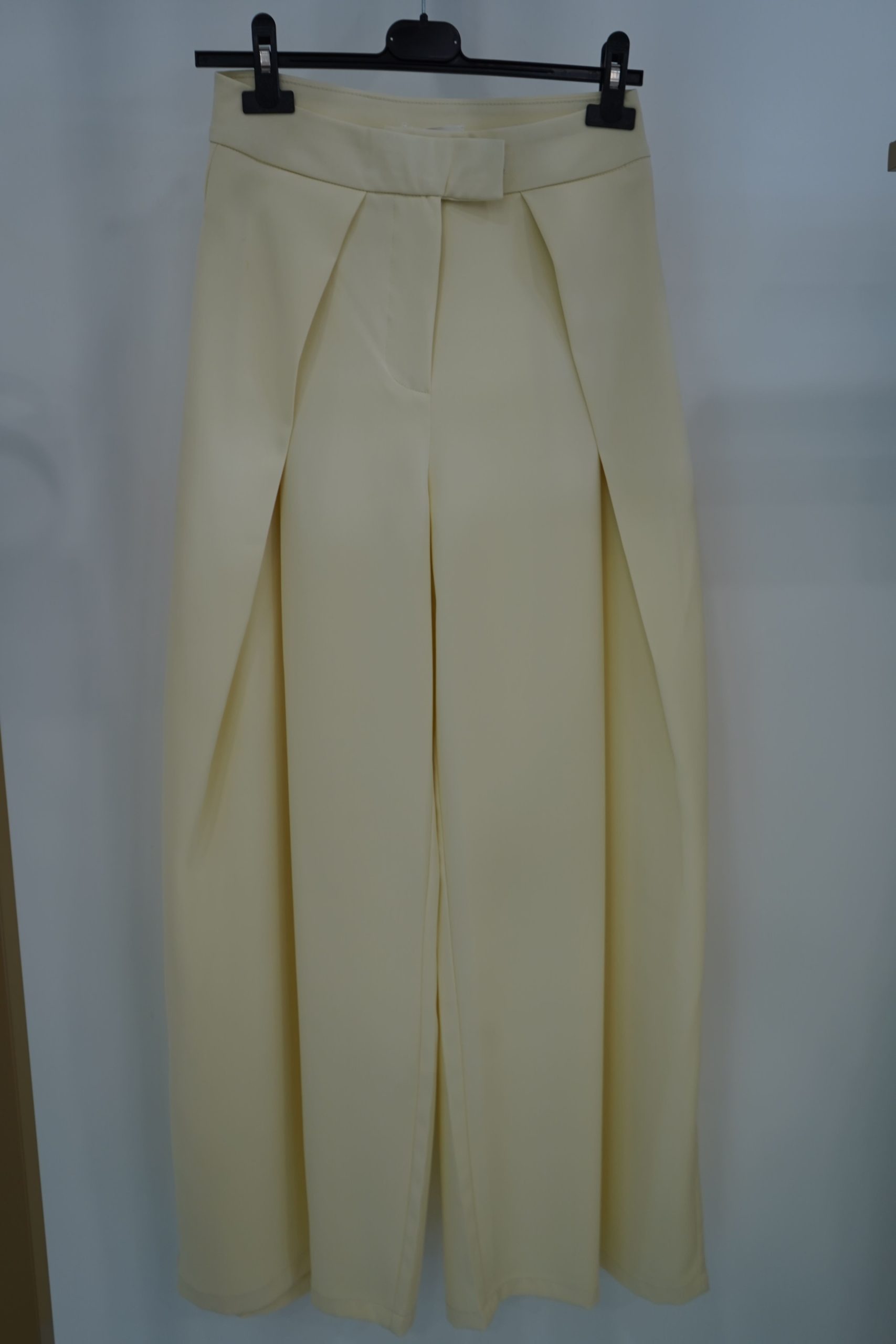 Calça amarela