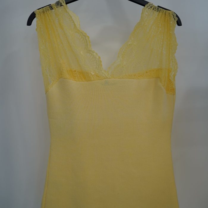 camisola c renda nos ombros