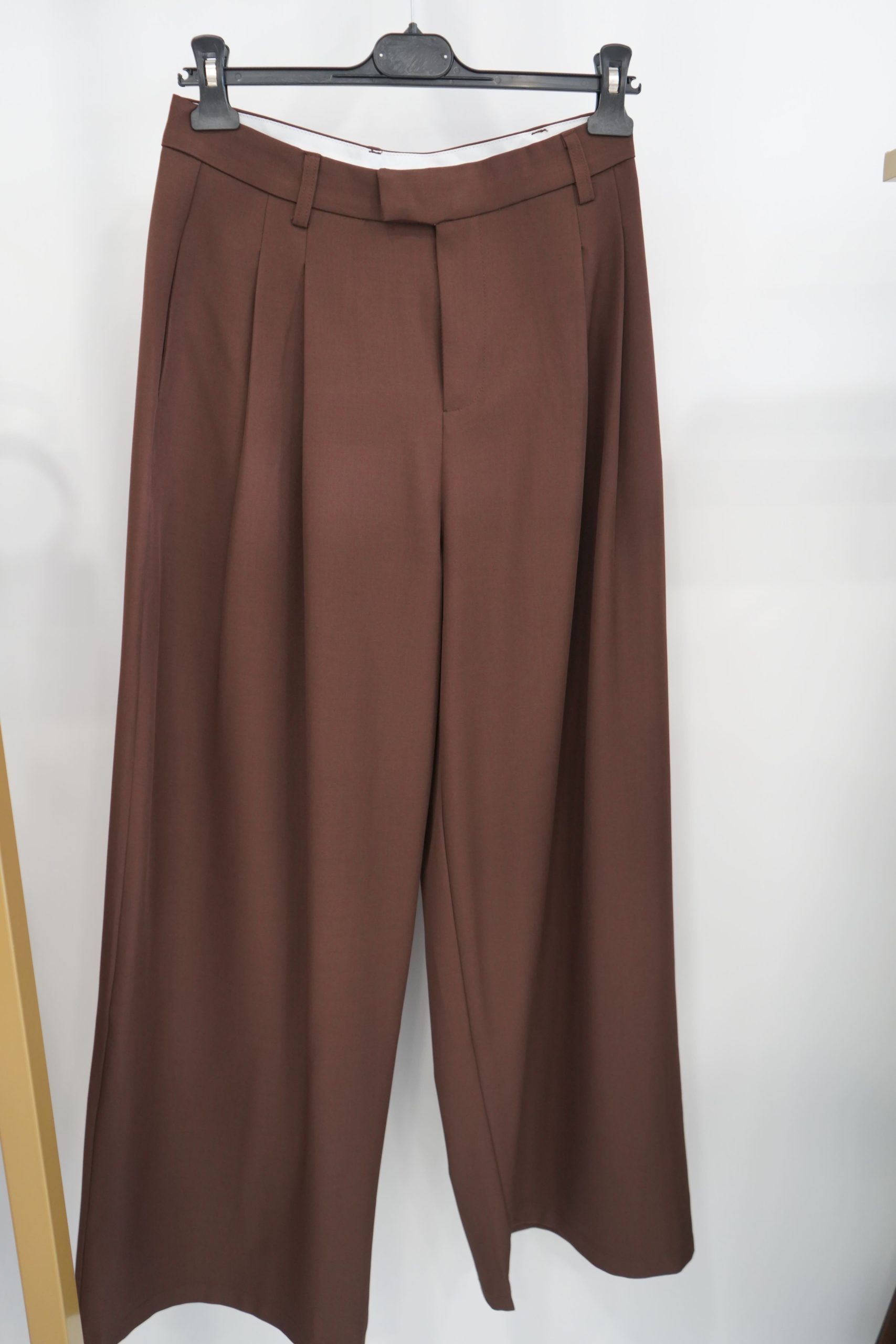 calça castanha fato