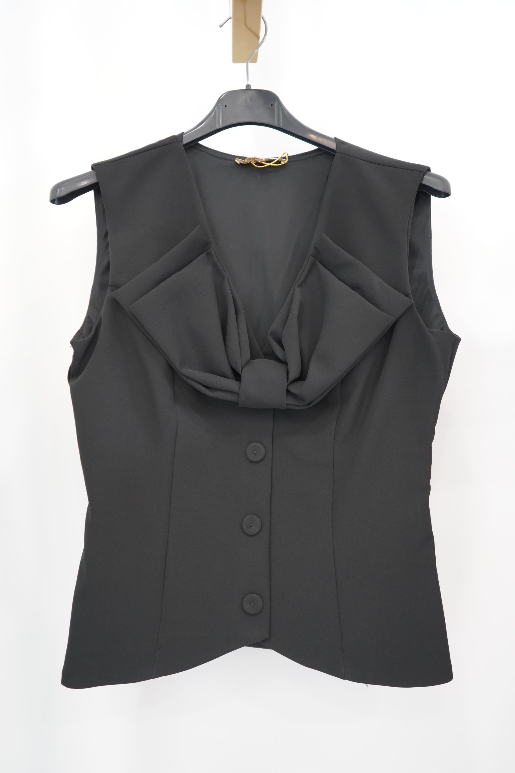 top preto laco grande a frente