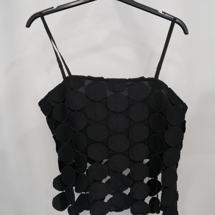 top preto bolas pretas