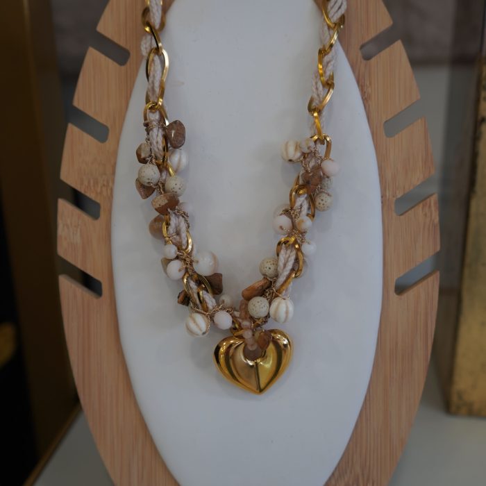 colar dourado interlacado com beijinhos mar