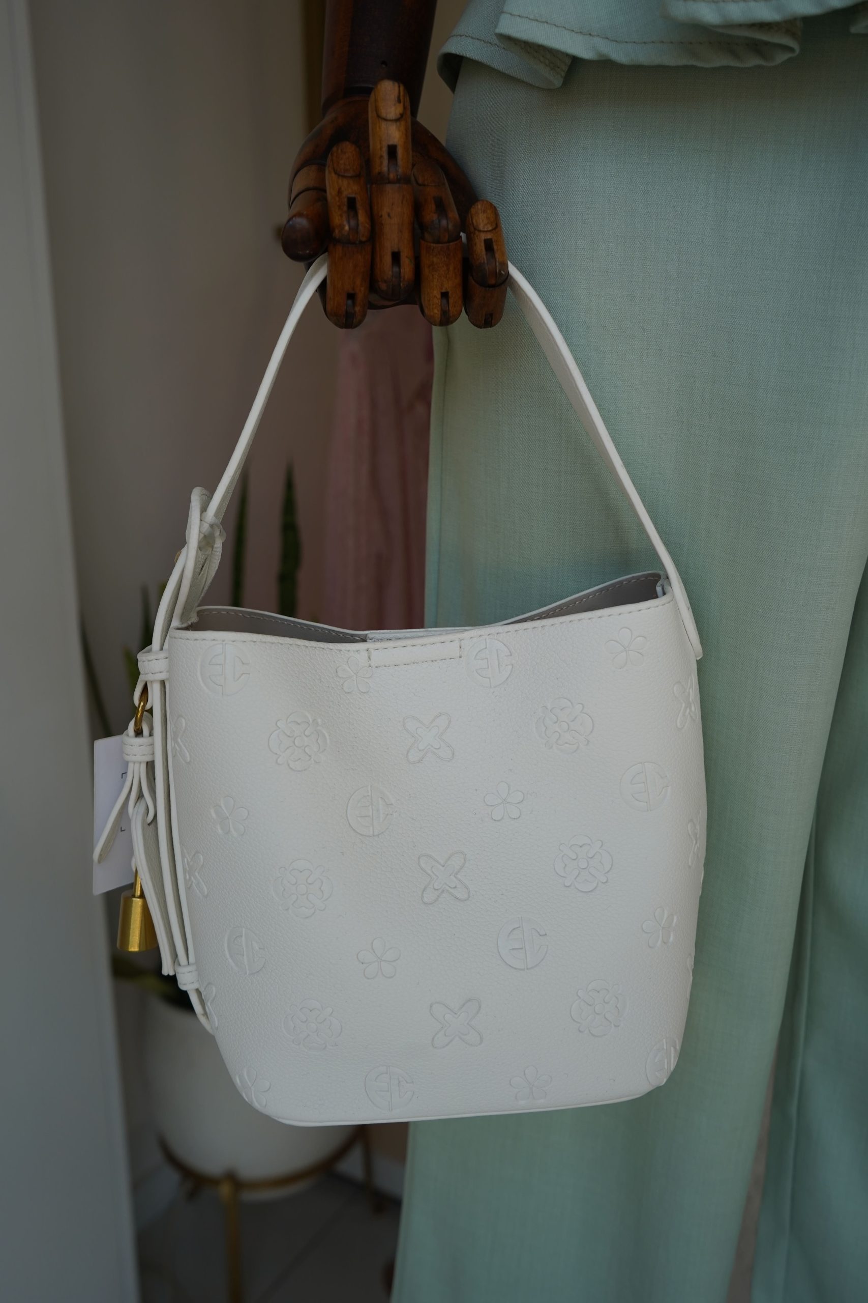 bolsa branca lv pequena
