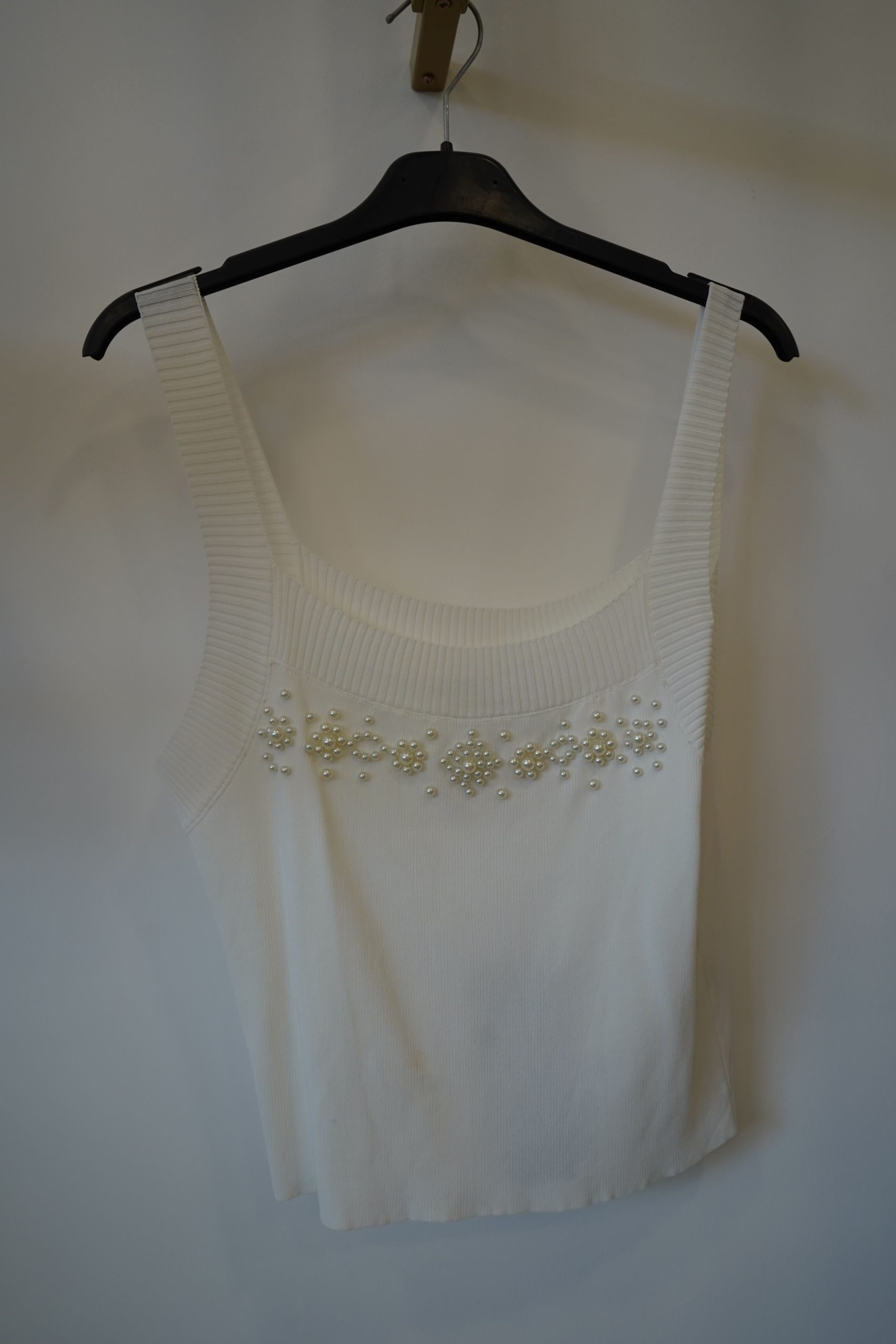 top branco perolas