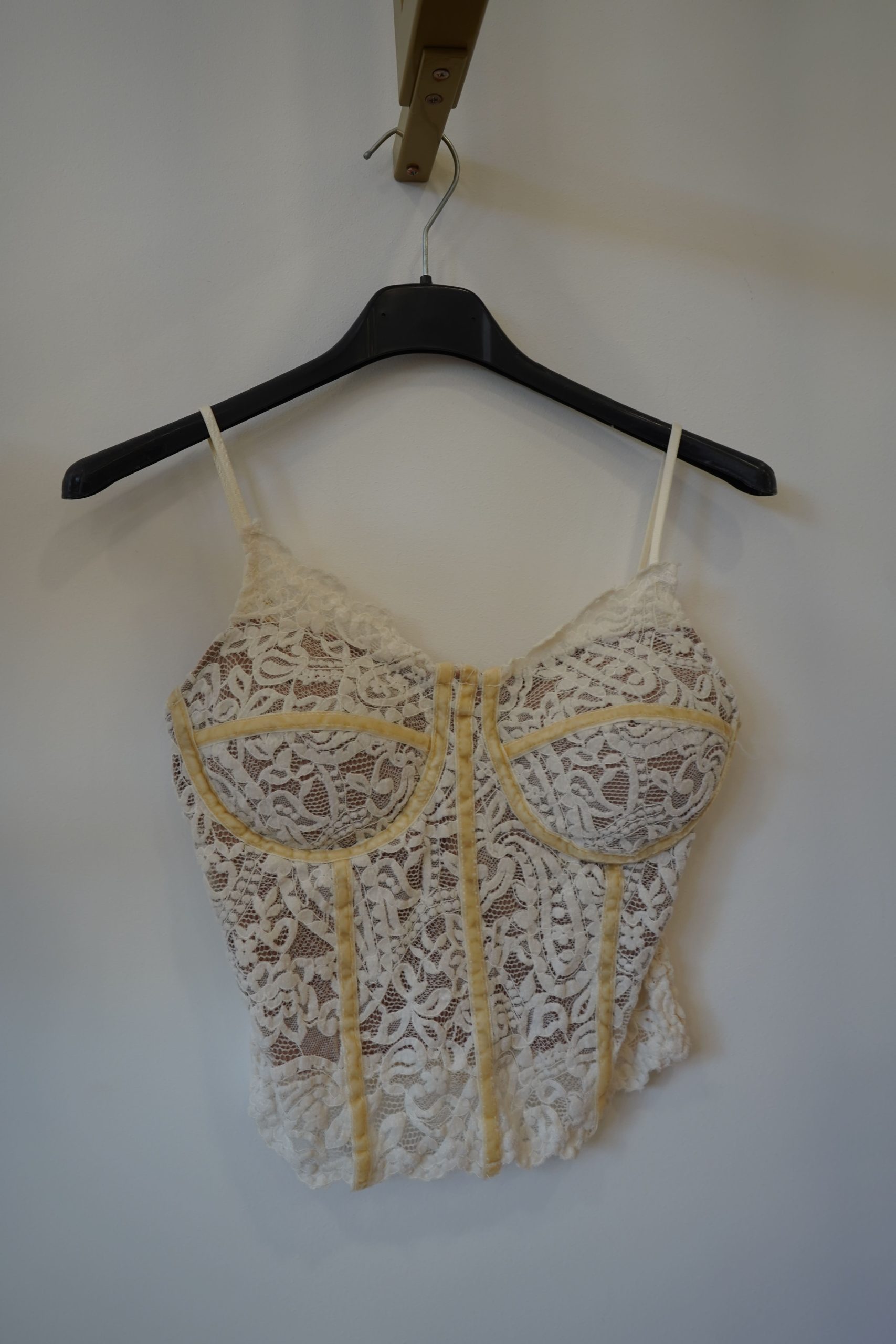 top renda branco e bege