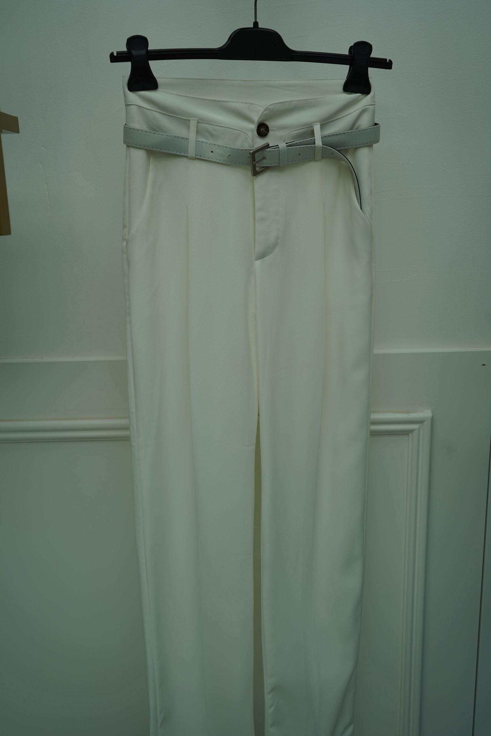 calça branca c cinto