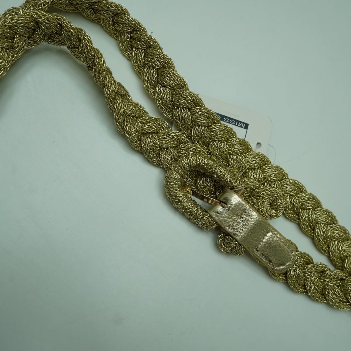 cinto dourado tranca larga