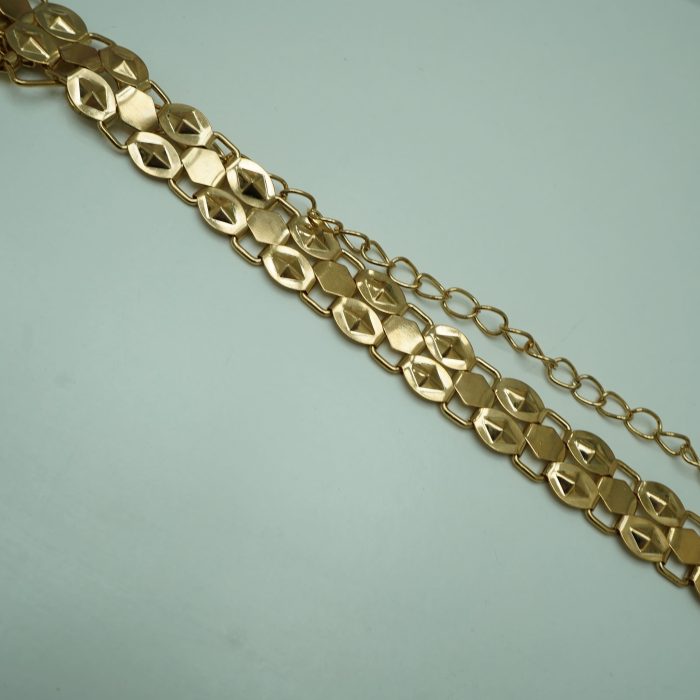 cinto dourado pedras
