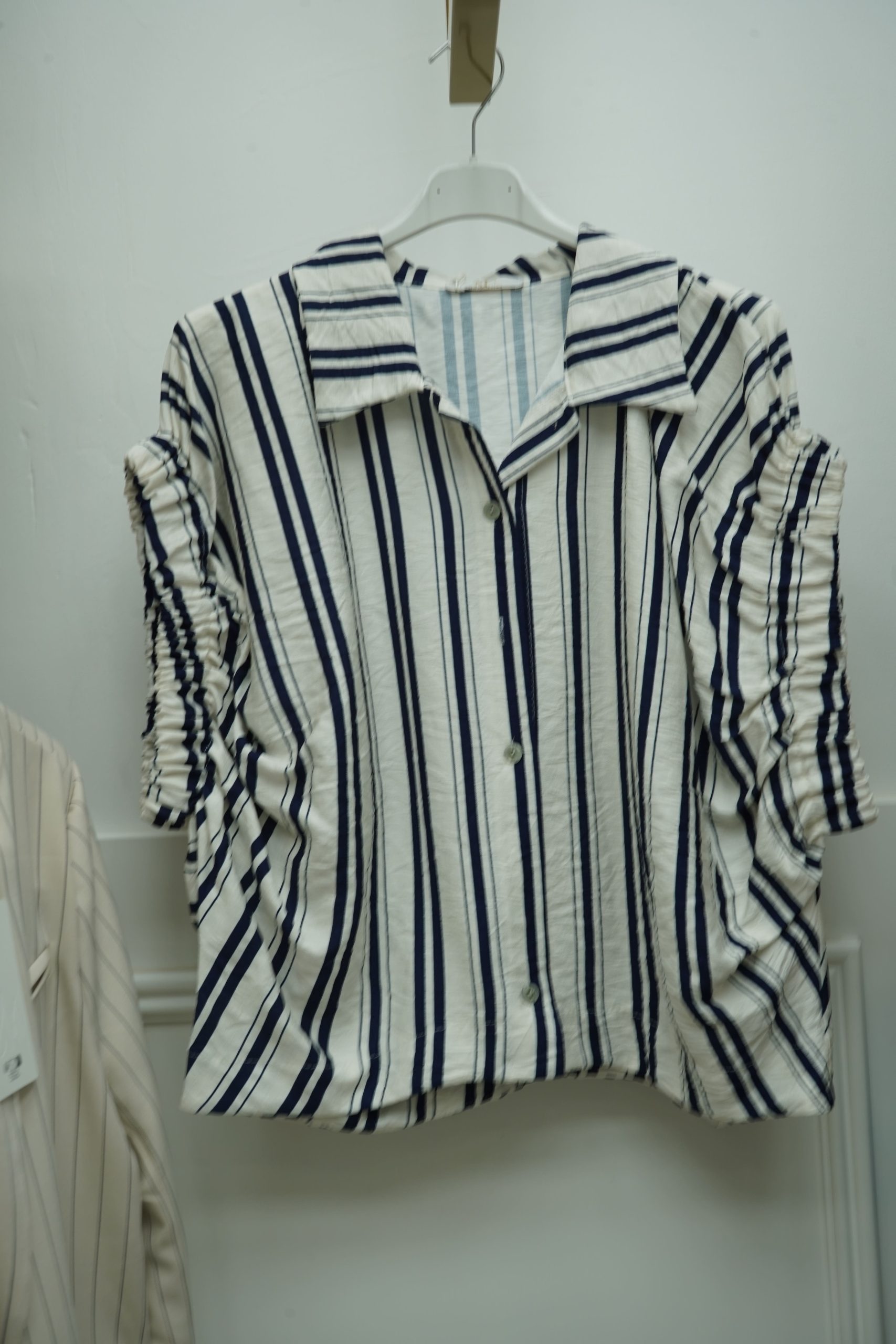 camisa riscas marinho