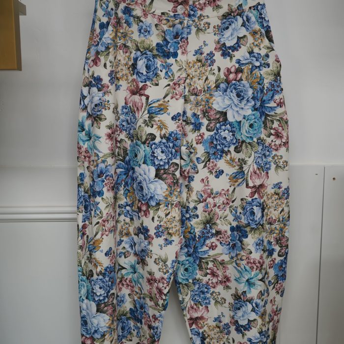 calca floral azul