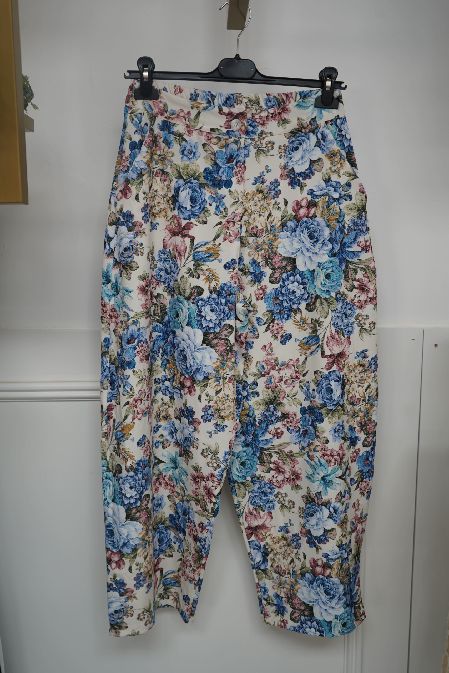 calca floral azul