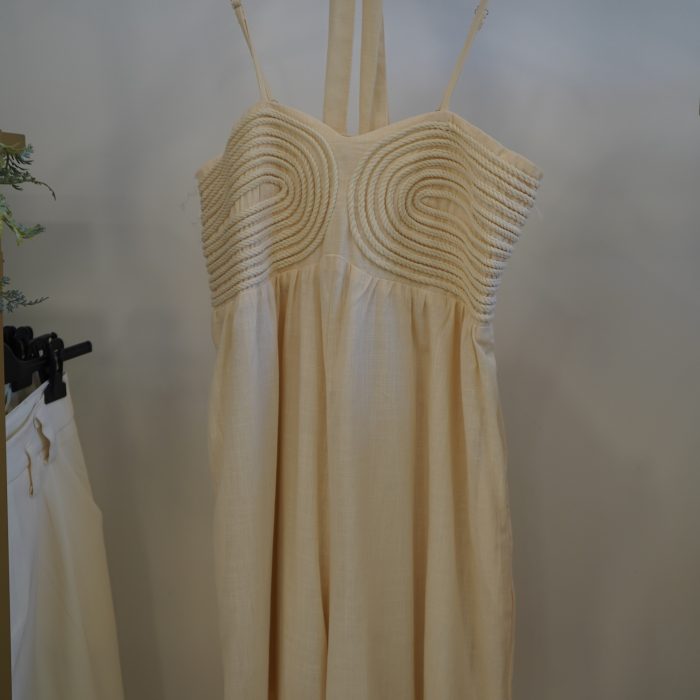 vestido com cordão