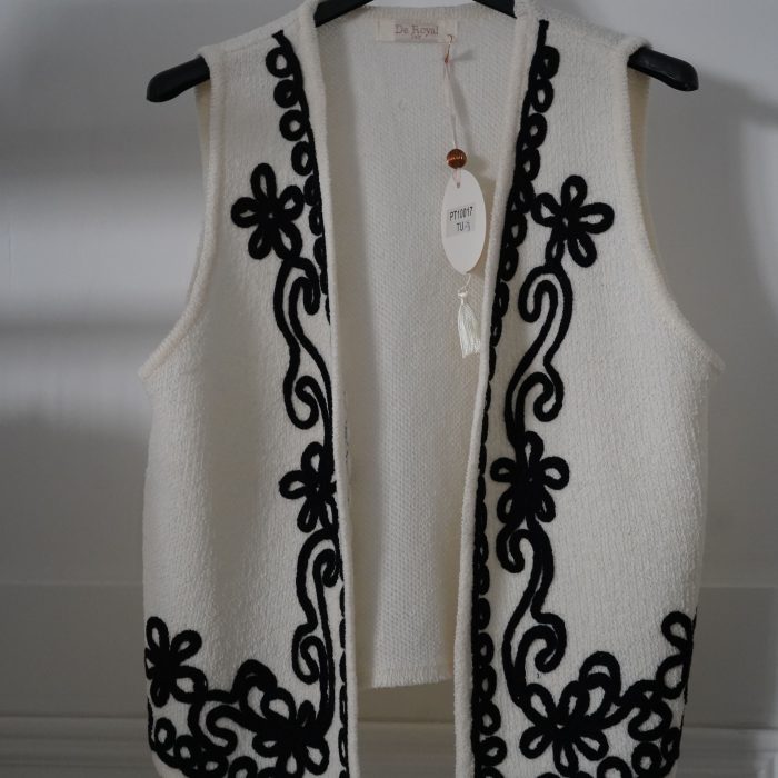 colete boho chique bege c preto