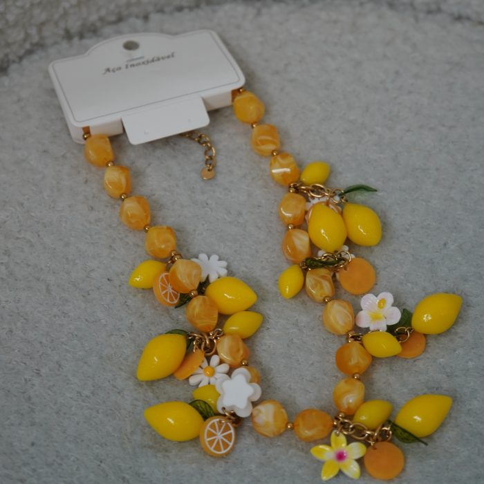 colar limões amarelo