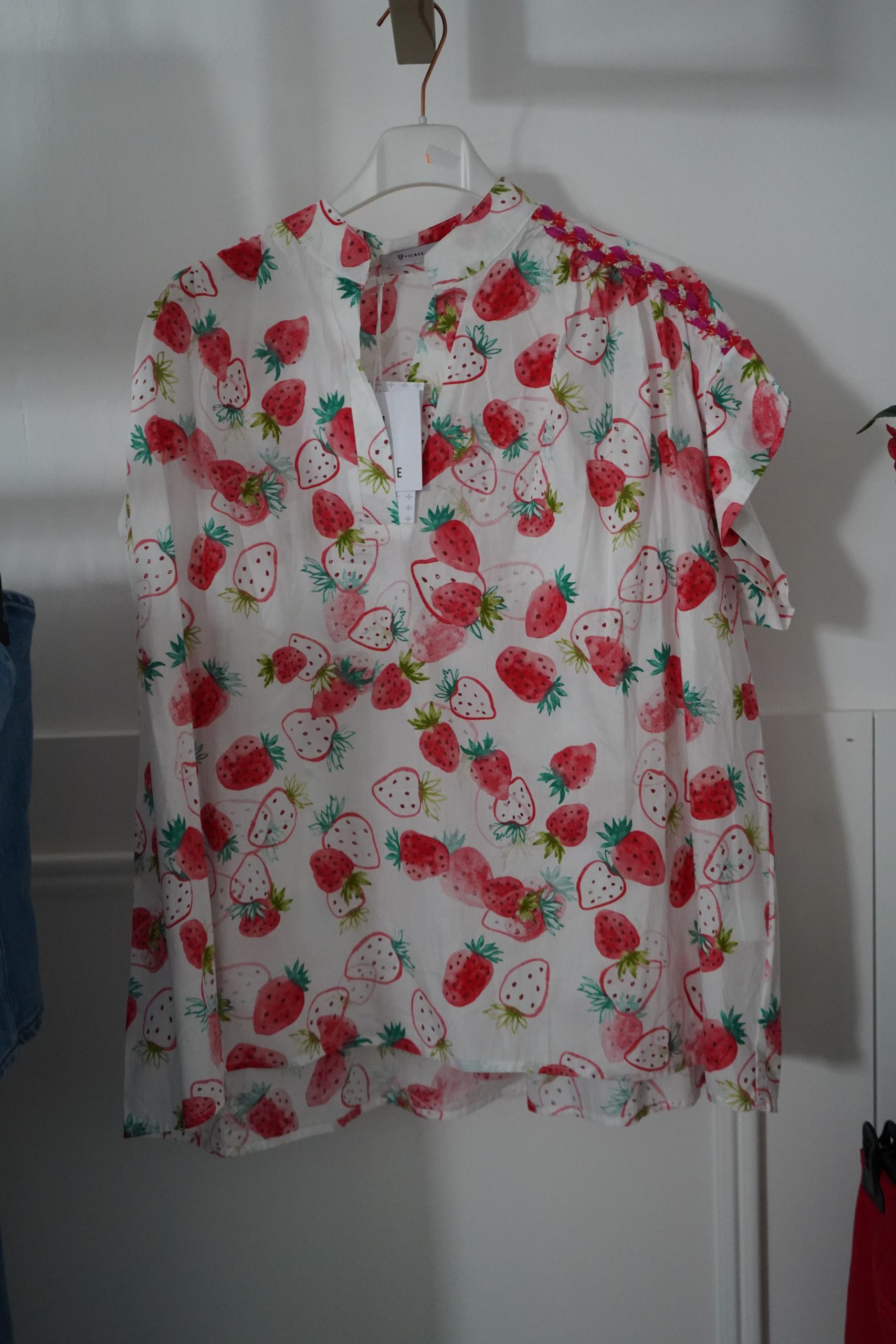 blusa morangos