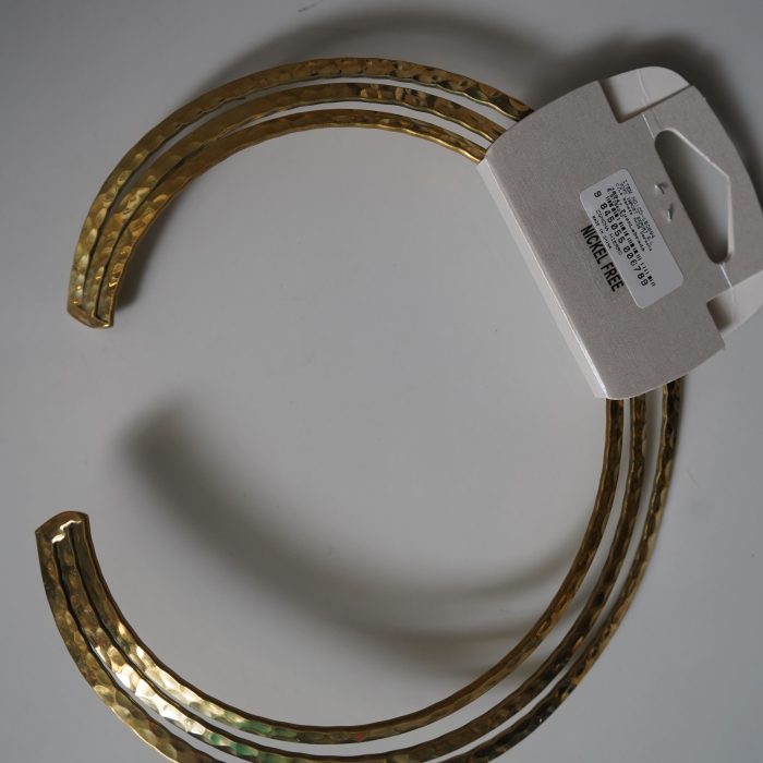 colar dourado cleo