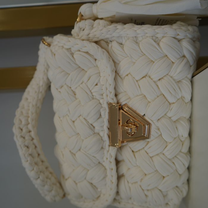 mala branca macrame