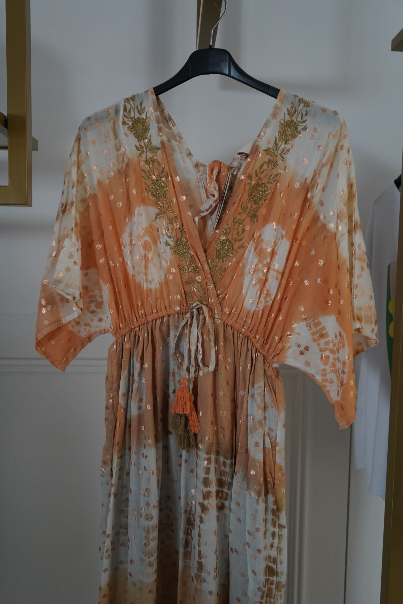 vestido laranja brilho