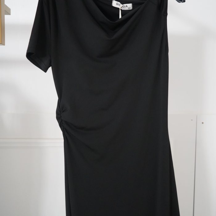 vestido licra com peça dourada
