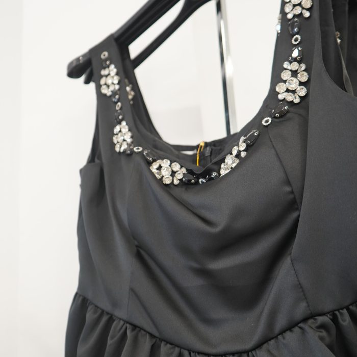 top preto brilho pedras