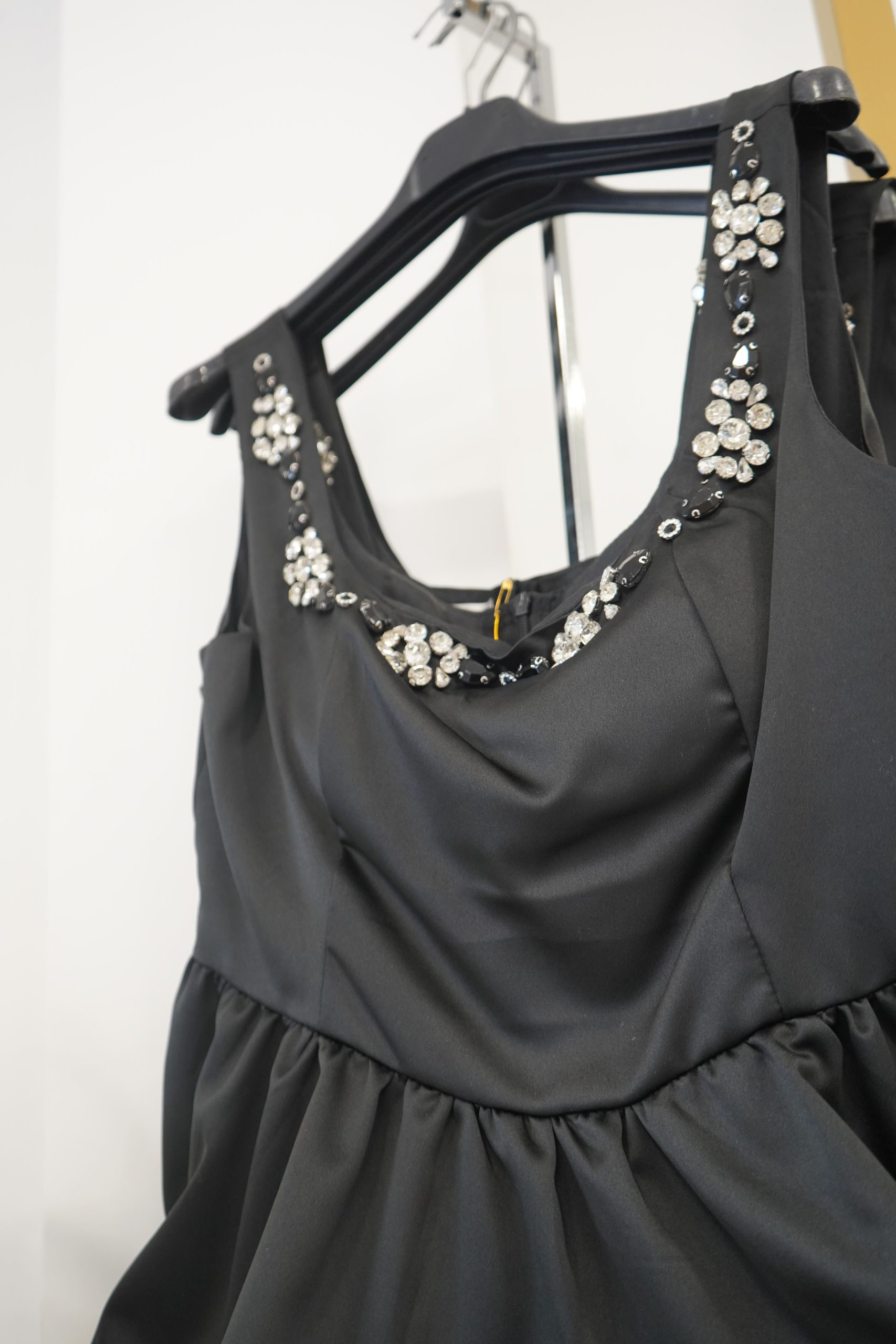 top preto brilho pedras