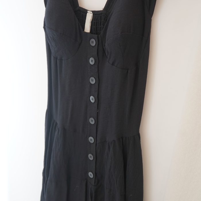 vestido preto fluido botoes