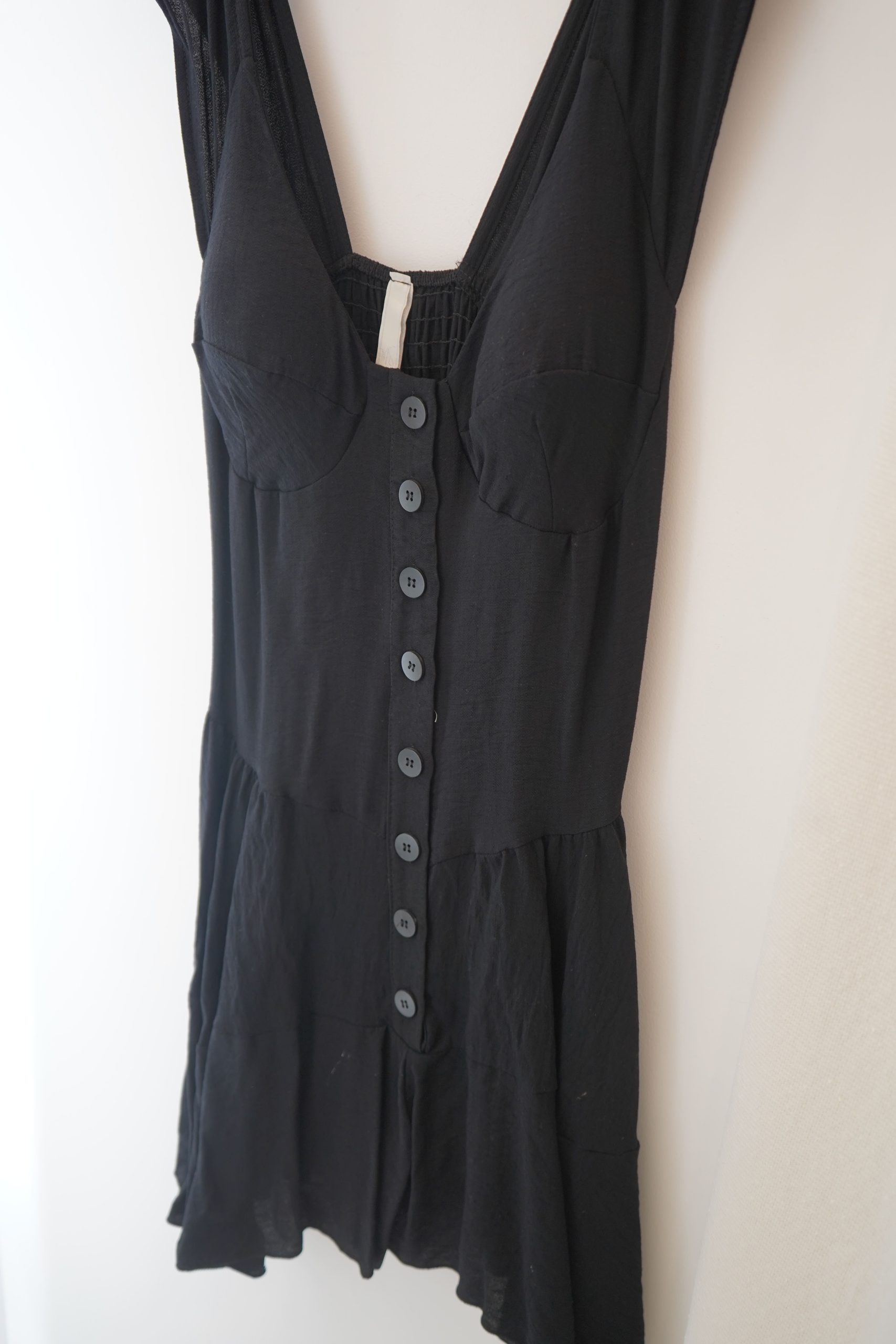 vestido preto fluido botoes