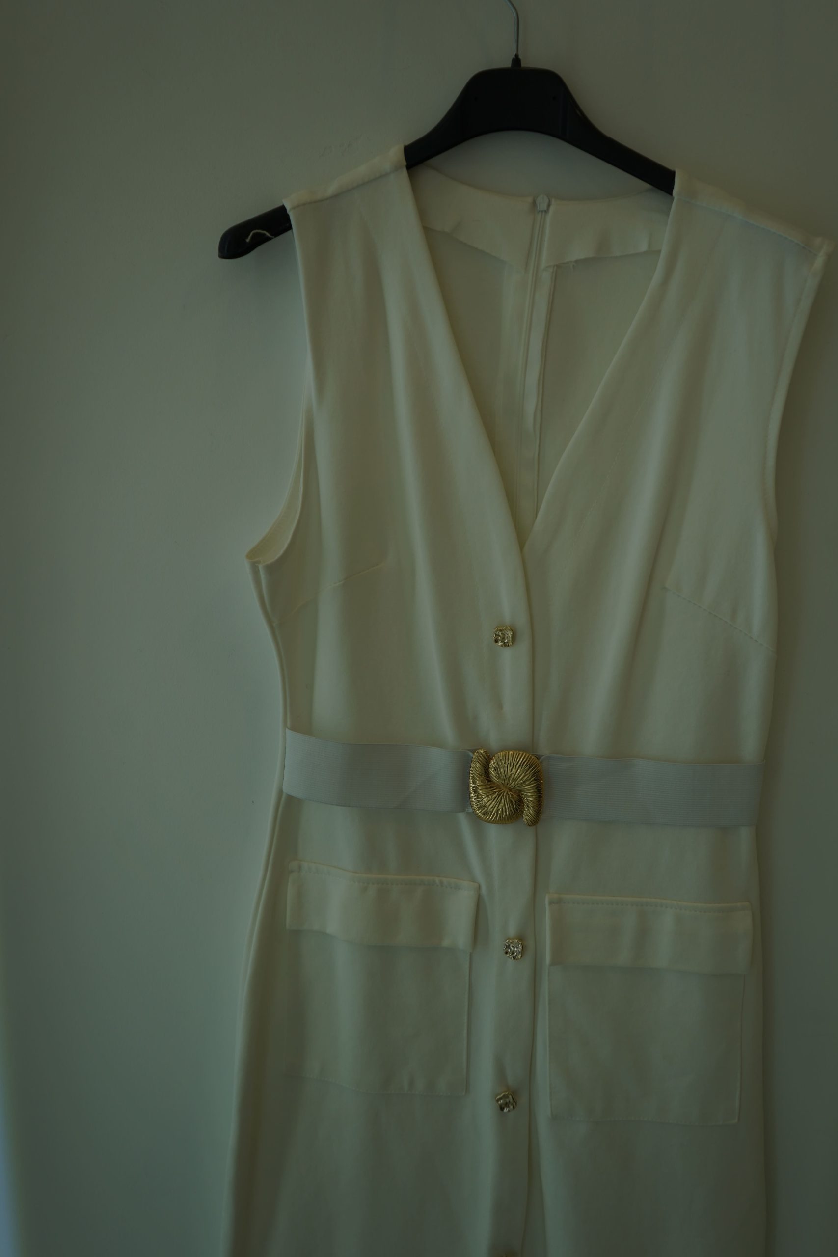vestido justo branco c/ cinto