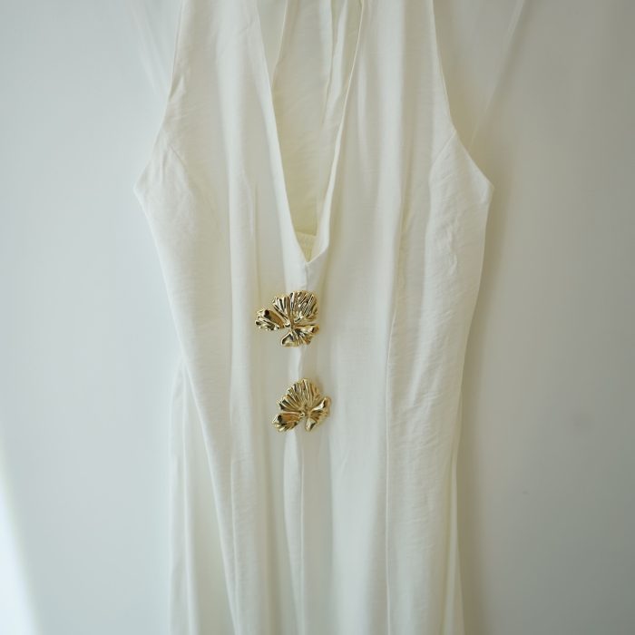 Vestido halter c/ botões dourados concha