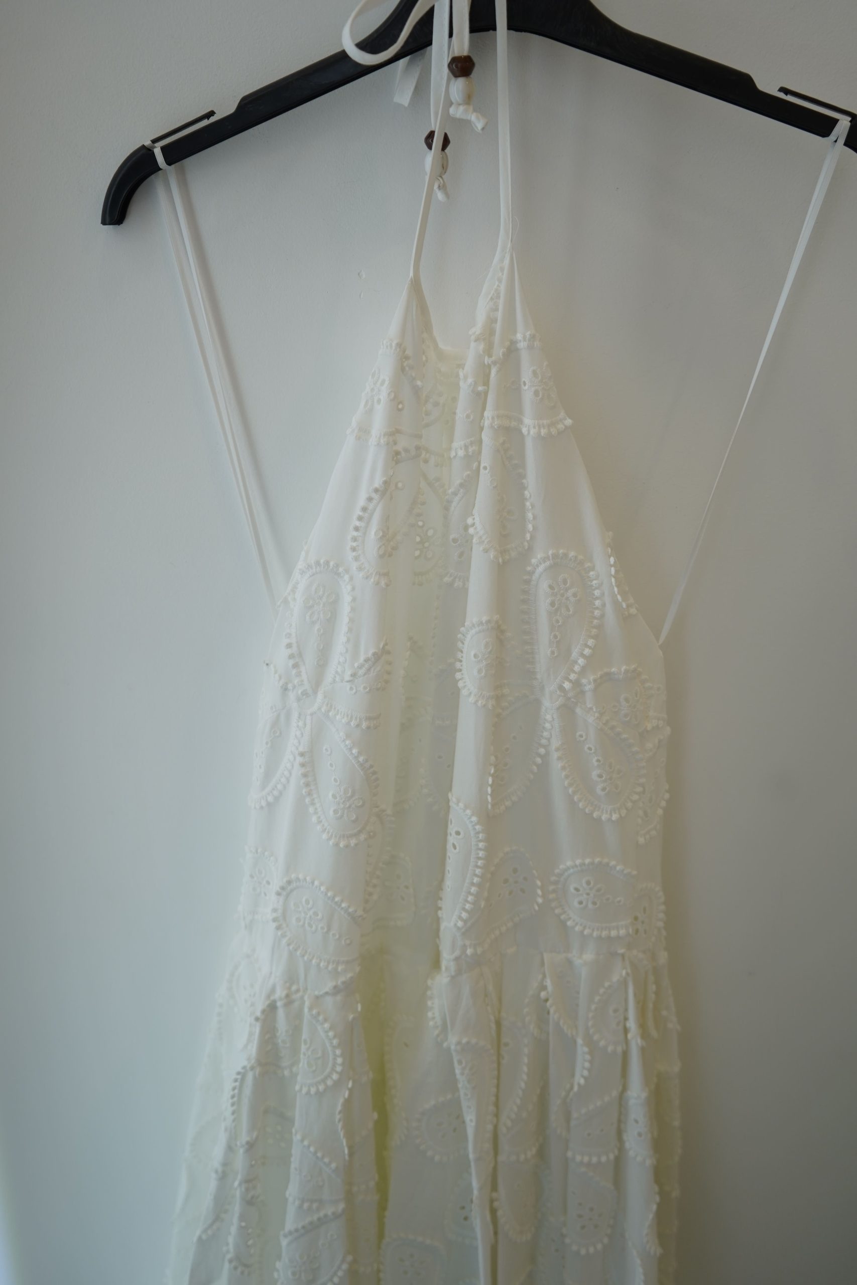 vestido halter bordado ingles