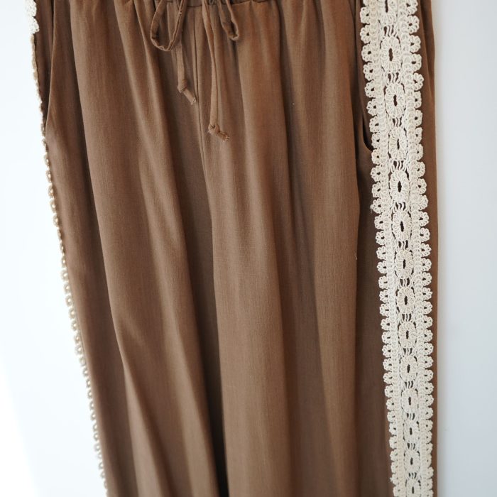 calça linho c/ renda lateral
