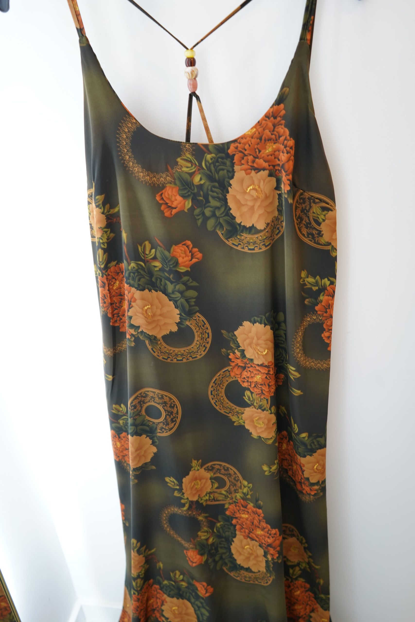 Vestido  castanho flores laranja