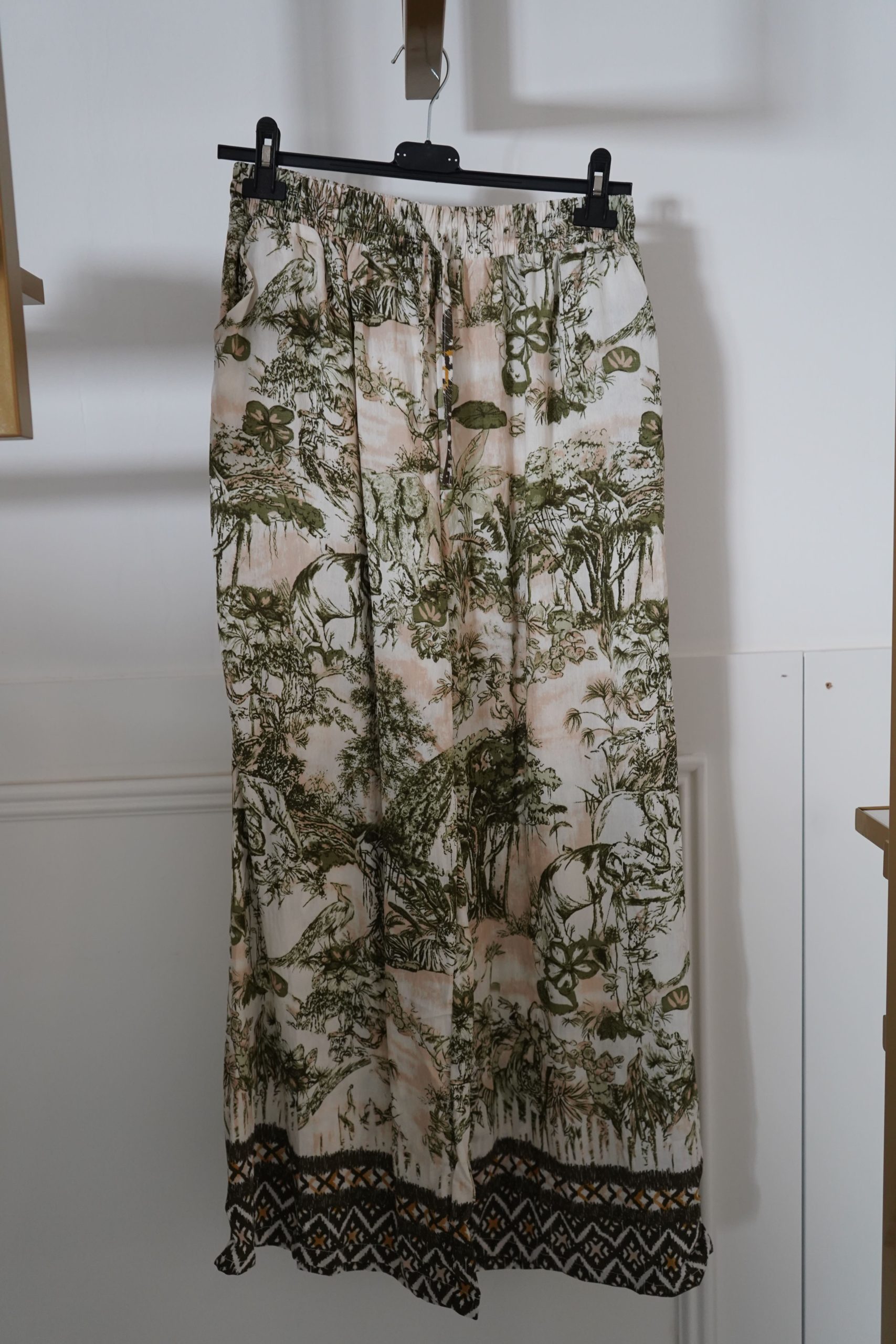 calça padrão selva