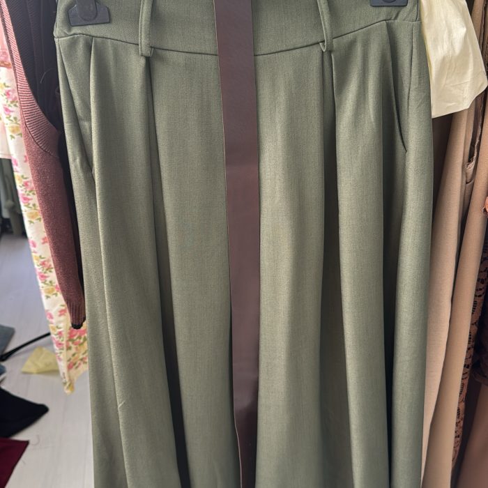 PANTALONA C CINTO CASTANHO TRABALHADO