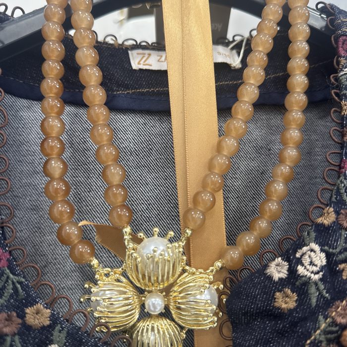 COLAR PEDRAS CAMEL C FLOR