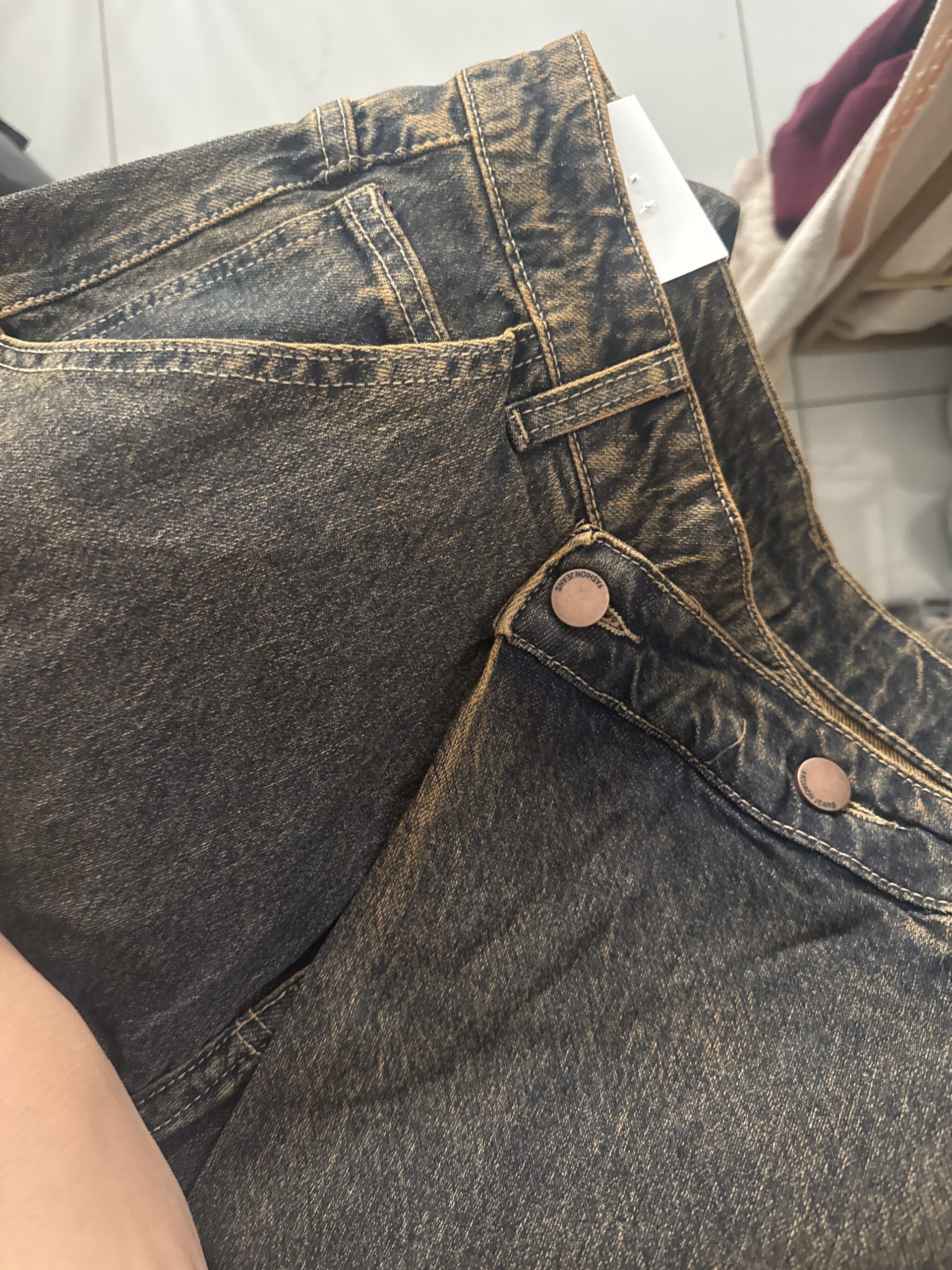 JEANS CINTO CRUZADO MANCHADAS