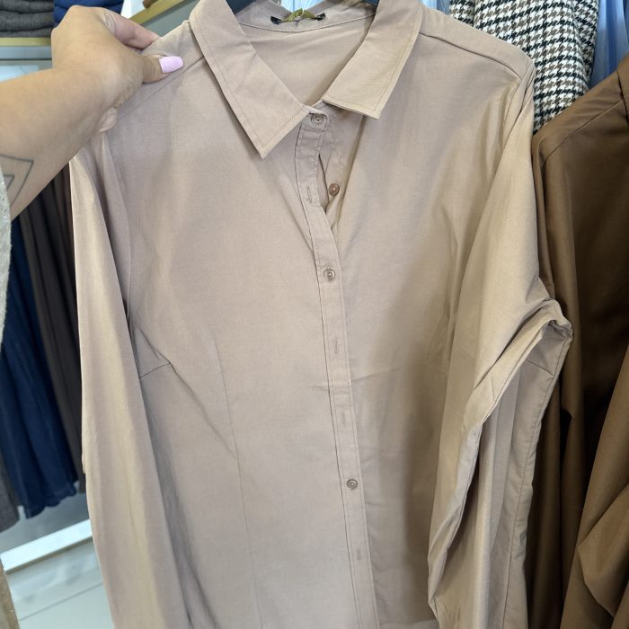CAMISA BASICA CINTADA ELASTICA